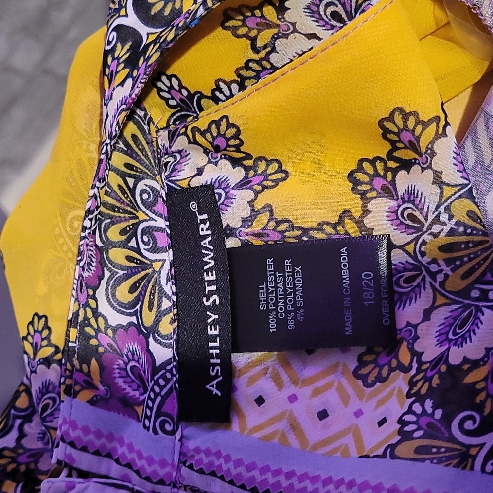 NWOT Paisley Printed Midaxi style halter dress. - Picture 5 of 5